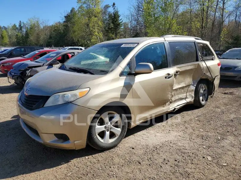 2011 Toyota SIENNA photo
