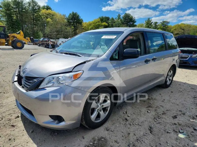 2011 Toyota SIENNA photo
