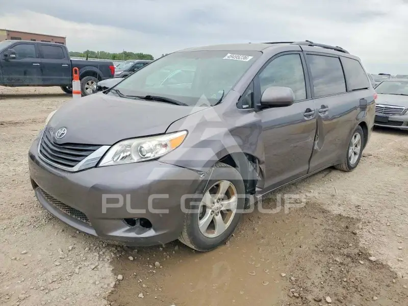 2011 Toyota SIENNA photo