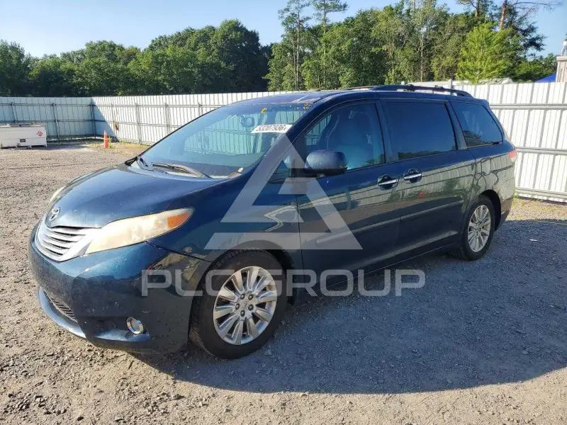 2011 Toyota SIENNA photo
