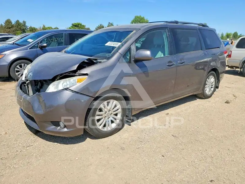 2011 Toyota SIENNA photo