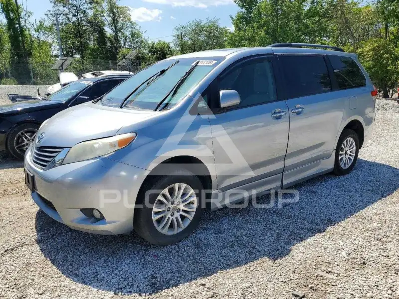2011 Toyota SIENNA фото