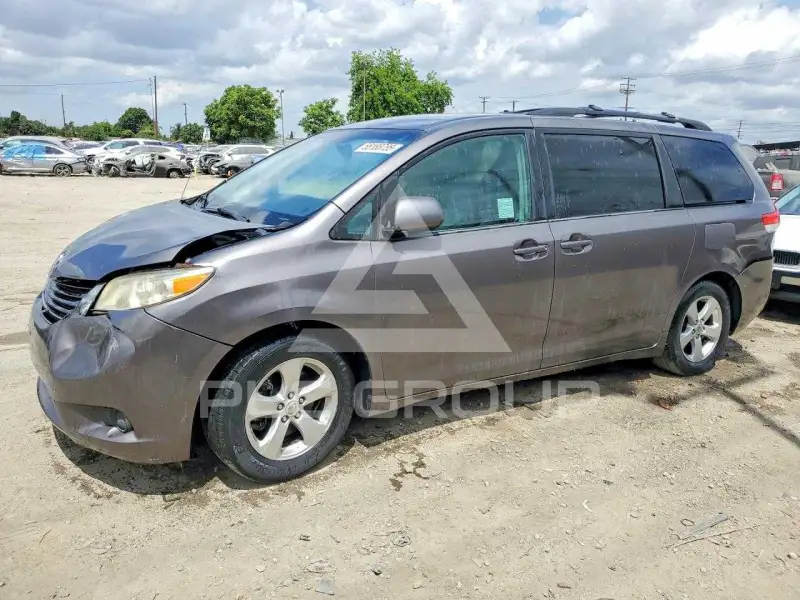 2011 Toyota SIENNA фото
