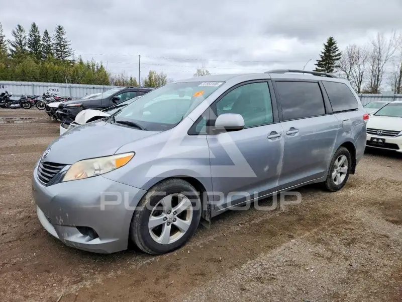 2011 Toyota SIENNA photo