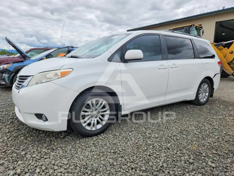 2011 Toyota SIENNA фото