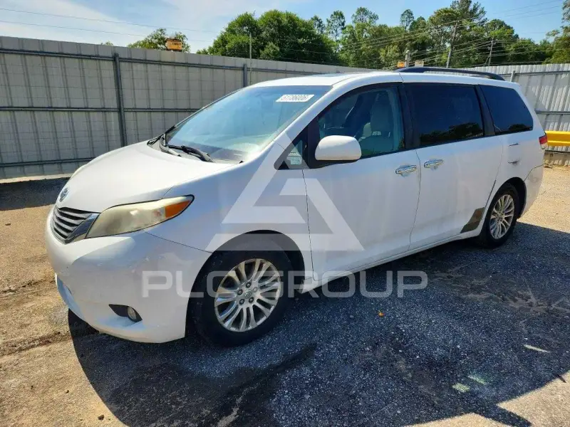 2011 Toyota SIENNA фото