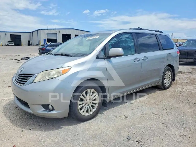 2011 Toyota SIENNA фото