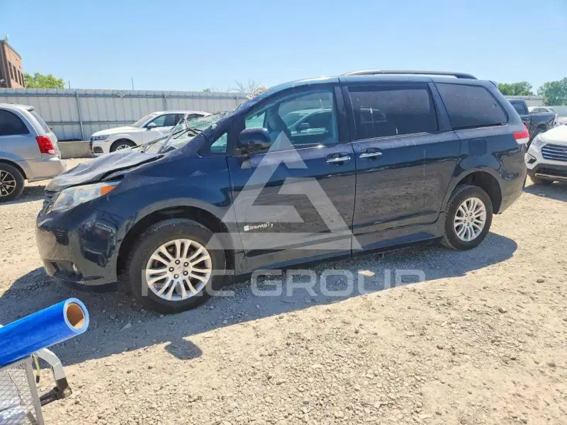 2011 Toyota SIENNA photo