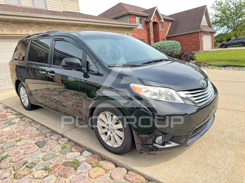 2011 Toyota SIENNA фото