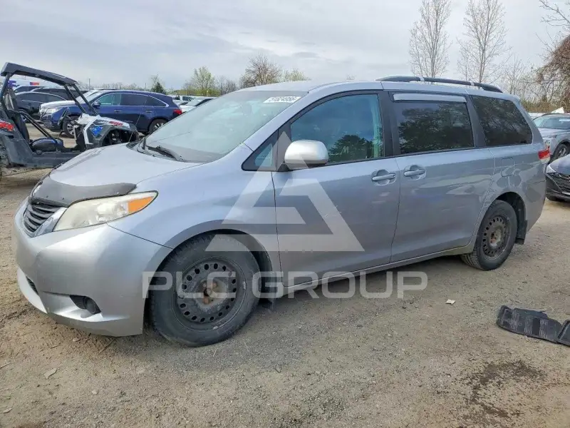 2011 Toyota SIENNA фото
