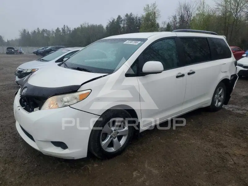 2011 Toyota SIENNA photo