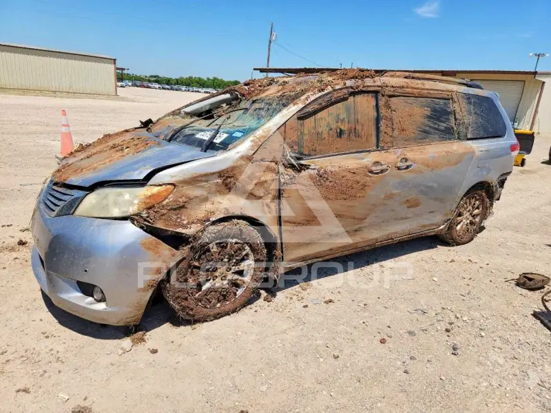 2011 Toyota SIENNA фото