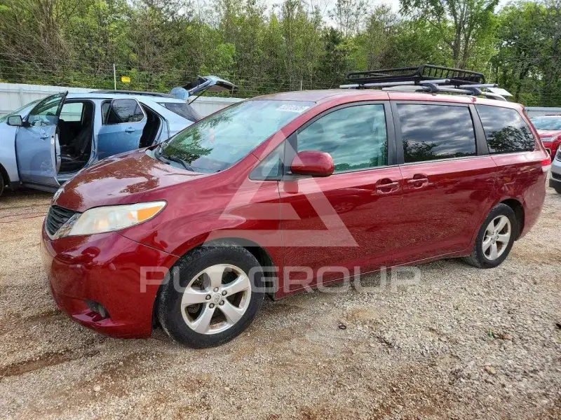 2011 Toyota SIENNA фото