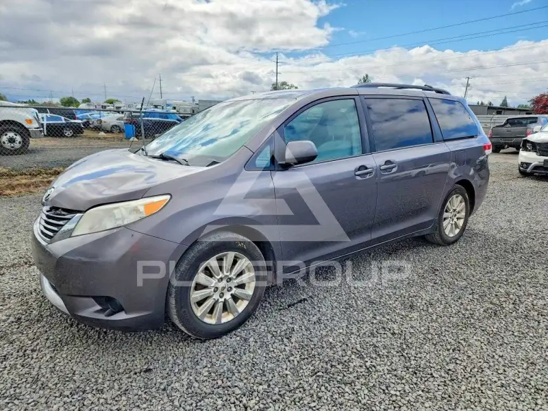 2011 Toyota SIENNA фото