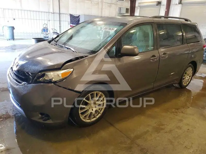 2011 Toyota SIENNA photo