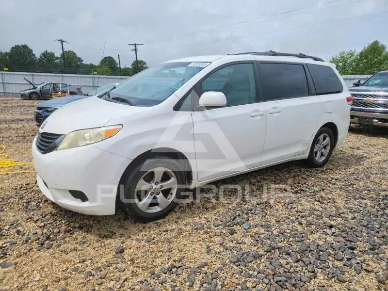 2011 Toyota SIENNA photo