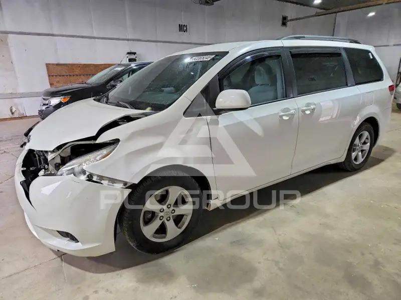 2011 Toyota SIENNA фото