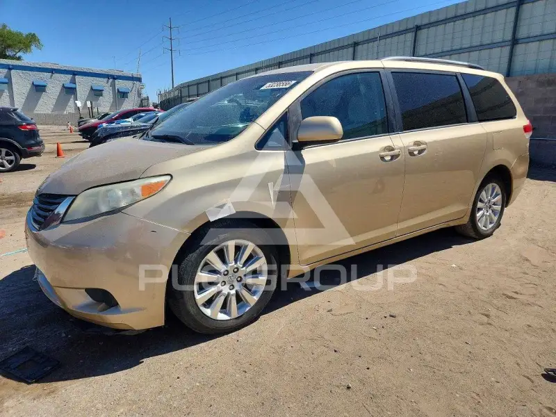 2011 Toyota SIENNA фото