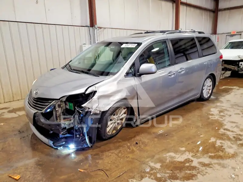 2011 Toyota SIENNA фото