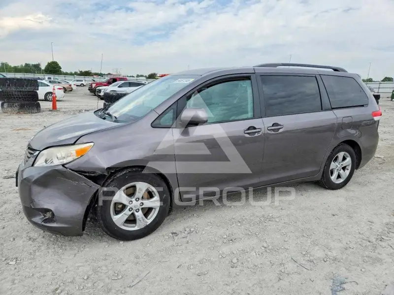 2011 Toyota SIENNA фото