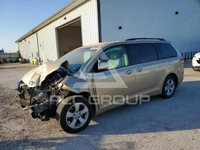 2011 Toyota SIENNA фото