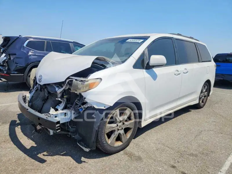 2011 Toyota SIENNA фото