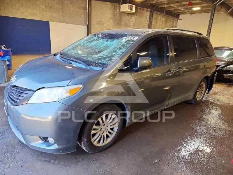 2011 Toyota SIENNA фото