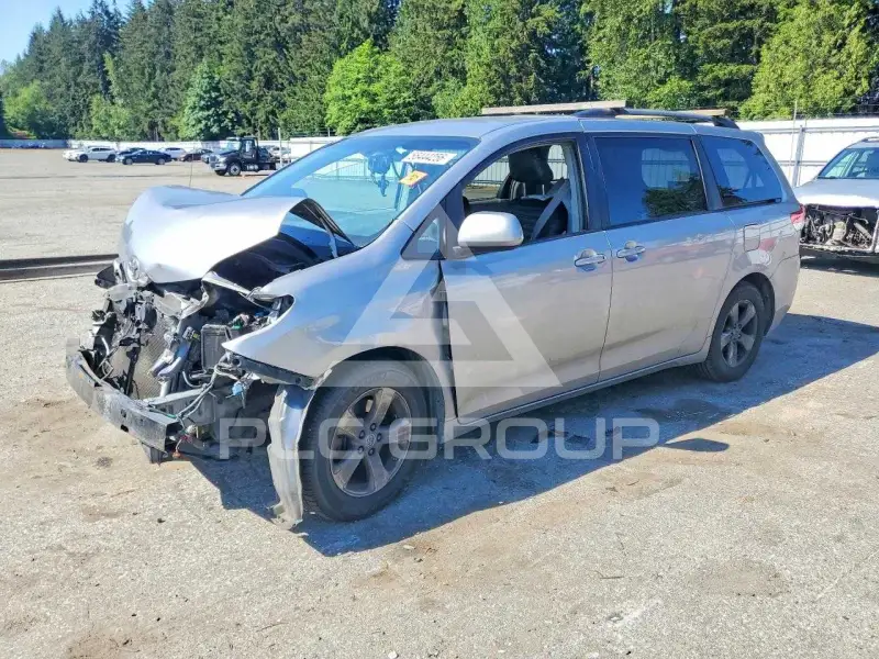 2011 Toyota SIENNA фото