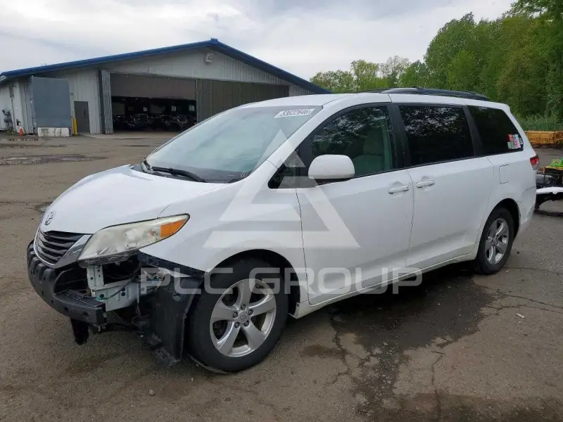 2011 Toyota SIENNA photo