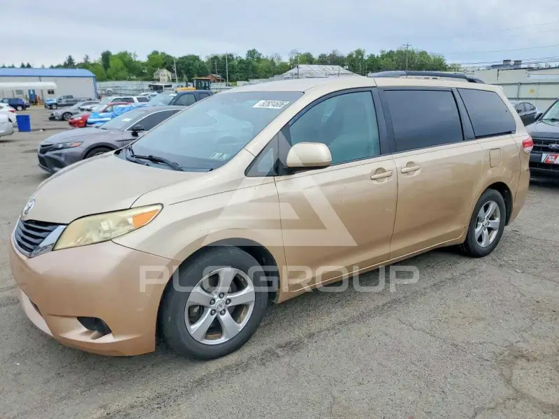 2011 Toyota SIENNA фото