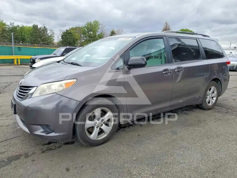 2011 Toyota SIENNA фото