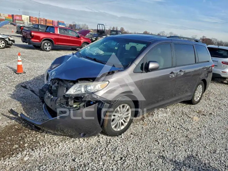 2011 Toyota SIENNA фото