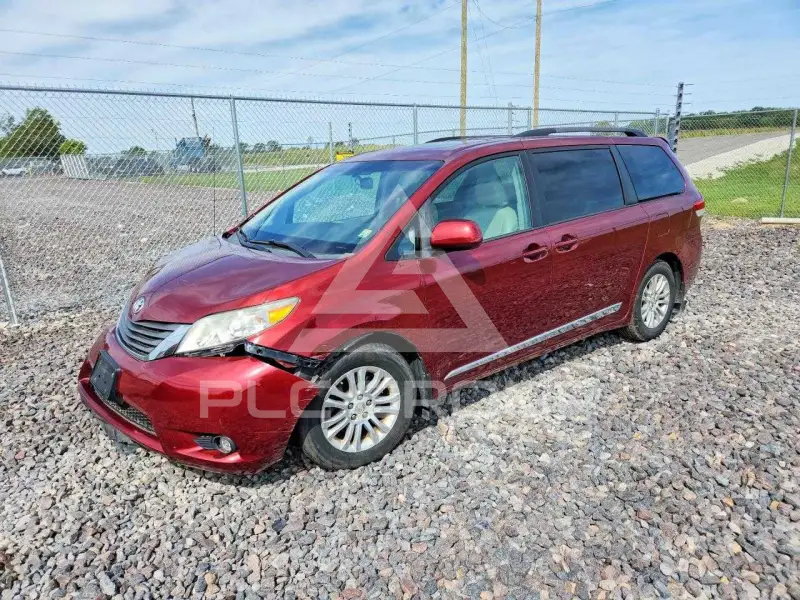 2011 Toyota SIENNA photo