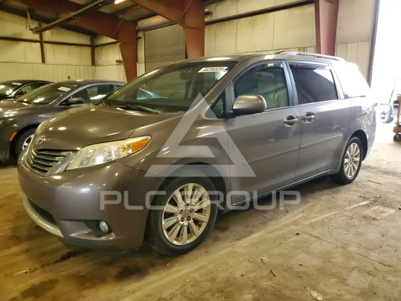 2011 Toyota SIENNA photo