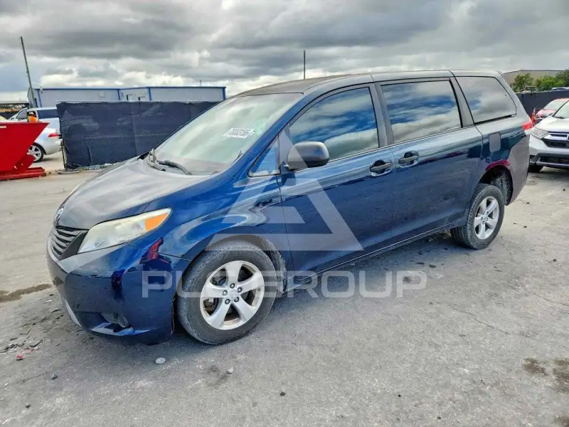 2011 Toyota SIENNA photo