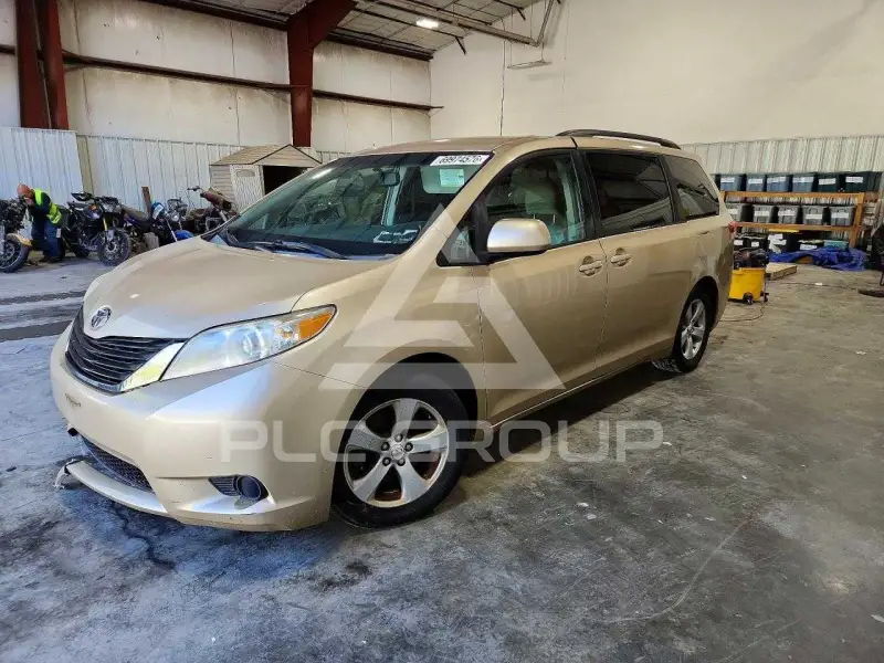 2011 Toyota SIENNA фото