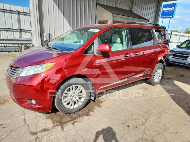 2011 Toyota SIENNA photo