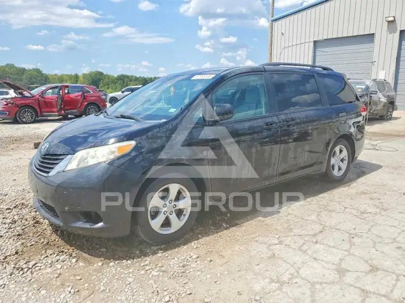2011 Toyota SIENNA фото