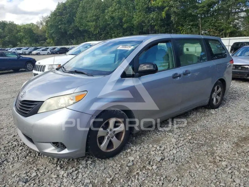 2011 Toyota SIENNA фото