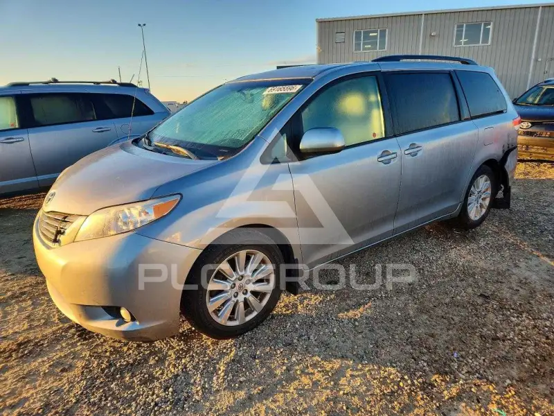 2011 Toyota SIENNA фото