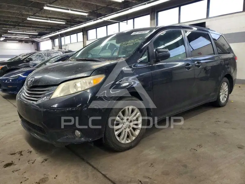 2011 Toyota SIENNA фото