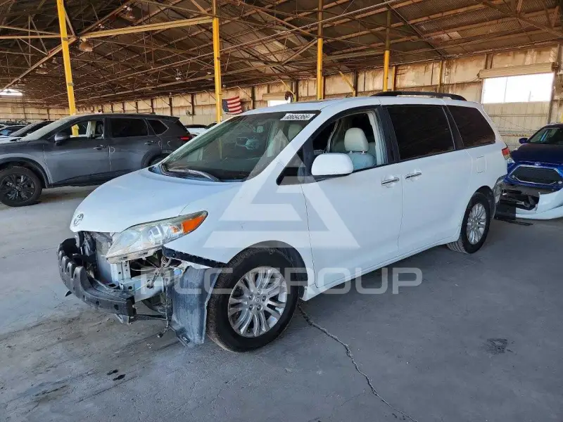 2011 Toyota SIENNA photo