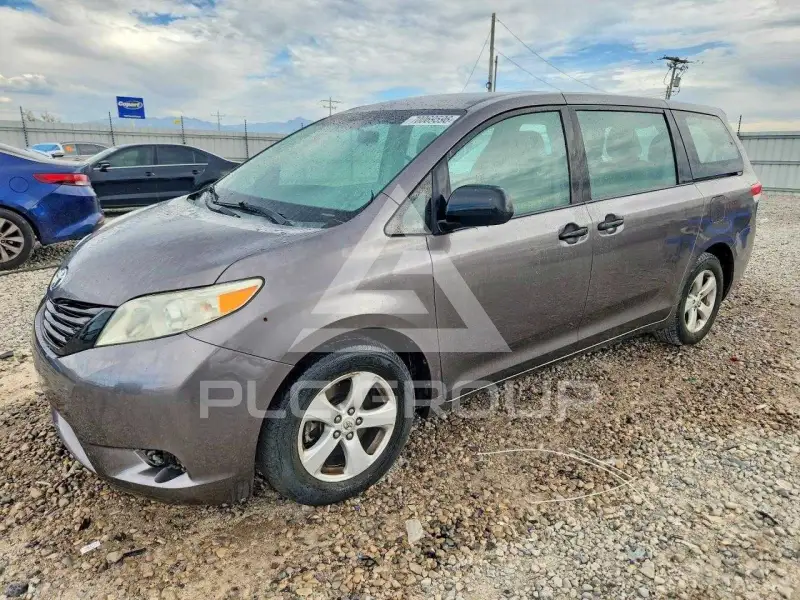 2011 Toyota SIENNA photo