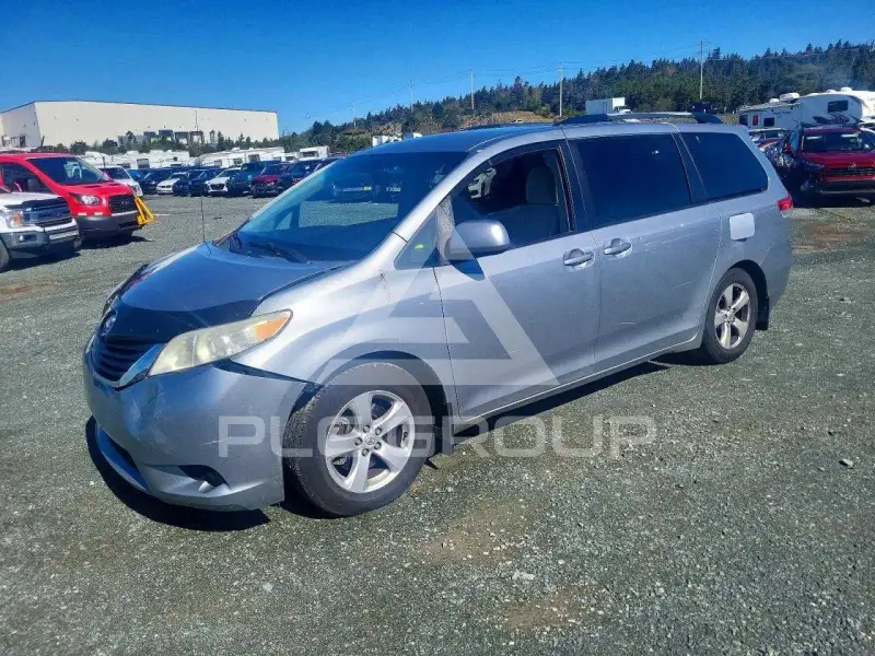 2011 Toyota SIENNA фото