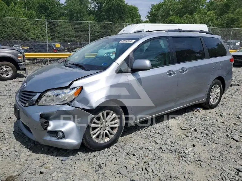 2011 Toyota SIENNA фото