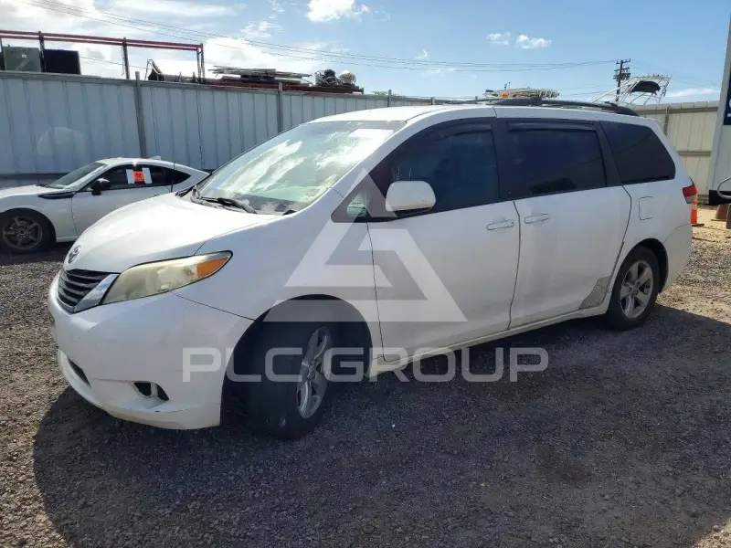 2011 Toyota SIENNA фото