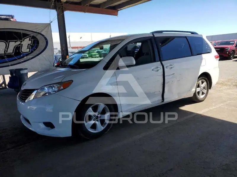 2011 Toyota SIENNA фото