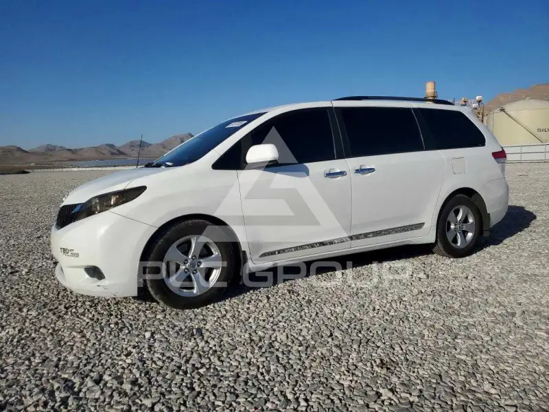2011 Toyota SIENNA photo