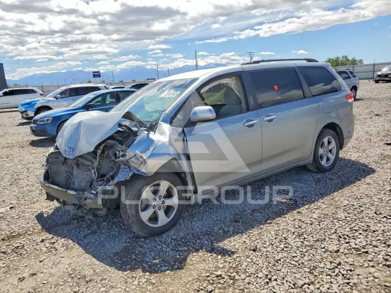 2011 Toyota SIENNA фото