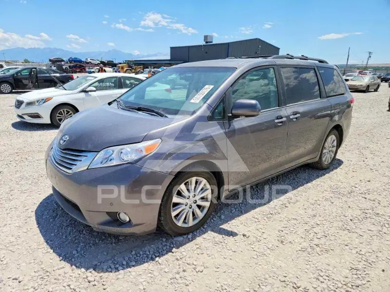 2011 Toyota SIENNA фото